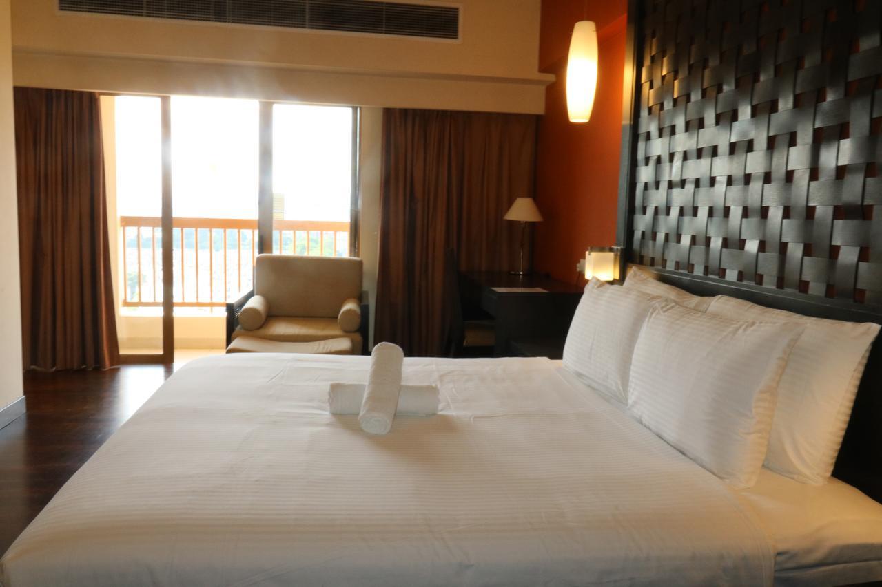 Millennium Suite At Pyramid Tower Petaling Jaya Extérieur photo